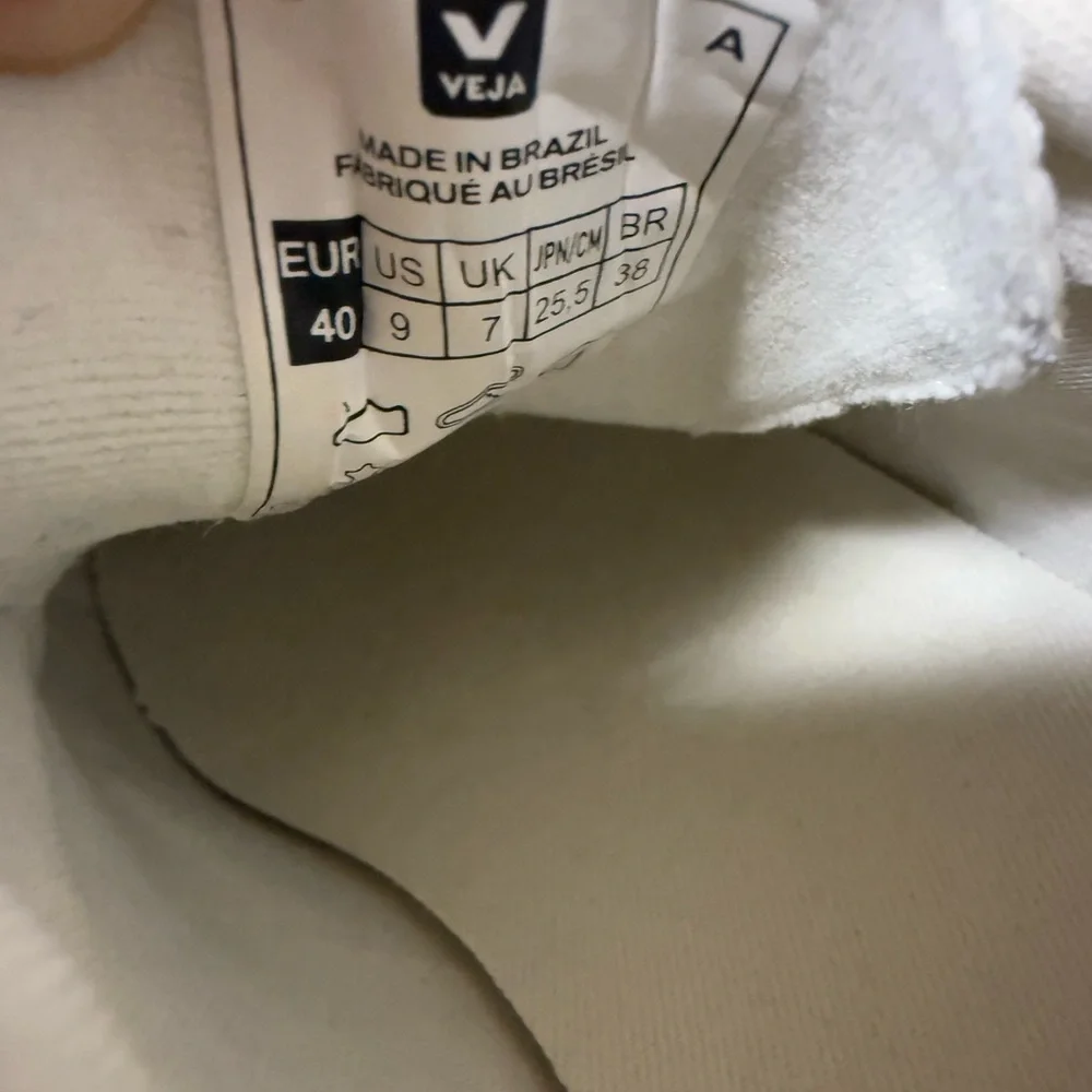 Veja Esplar Stitched Logo Sneakers - Picture 9 of 10
